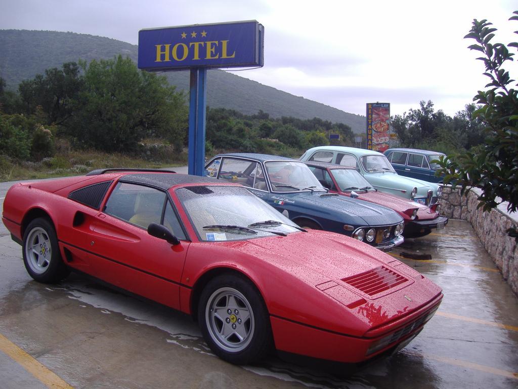 Hotel Zlatni Lav Martinšćica Exterior foto