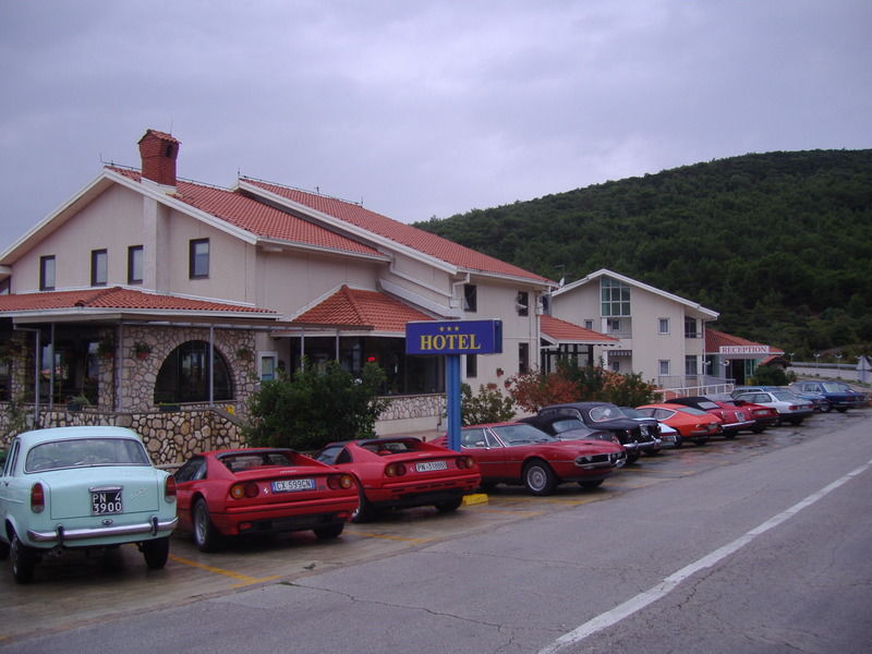 Hotel Zlatni Lav Martinšćica Exterior foto