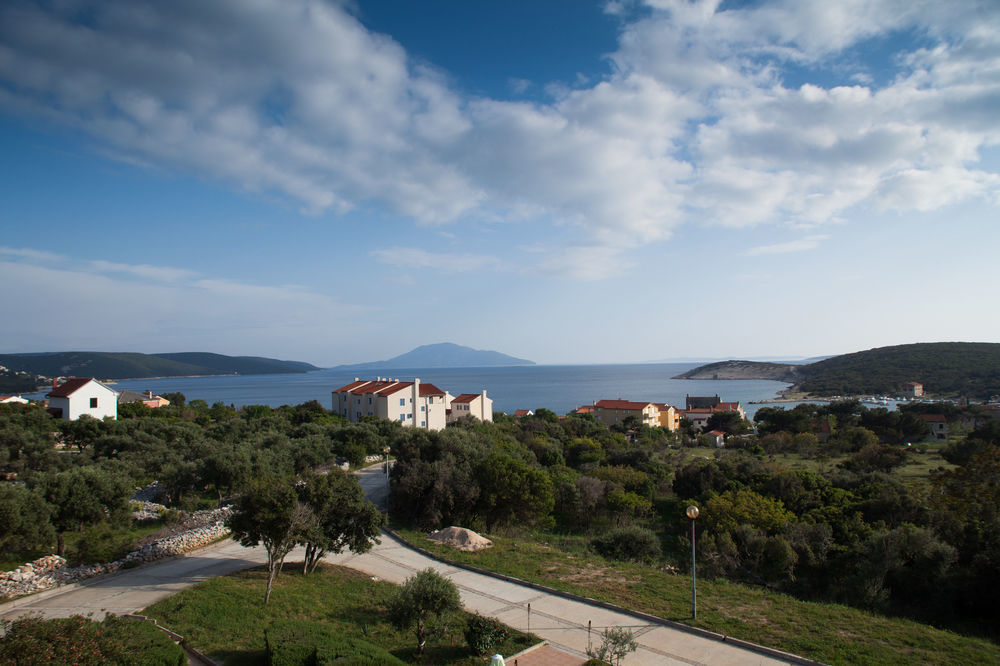 Hotel Zlatni Lav Martinšćica Exterior foto